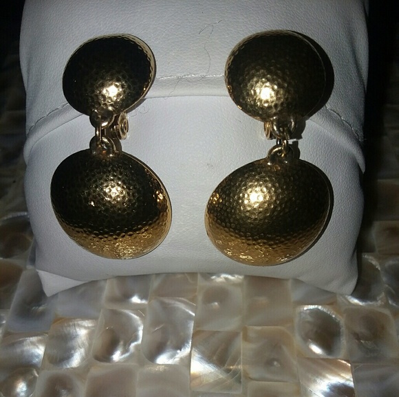 Vintage Monet earrings - Picture 1 of 2